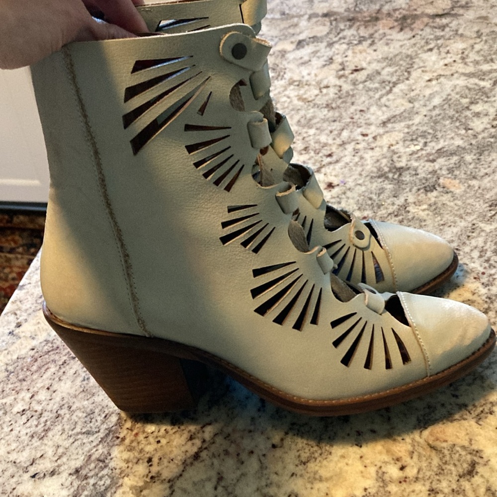 Sundance Veracruz boots - Picture 2 of 3